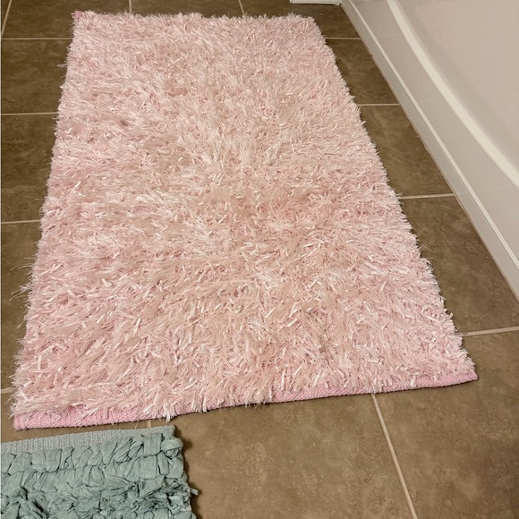 Lillian Pink accent Rug - Picture 5 of 5